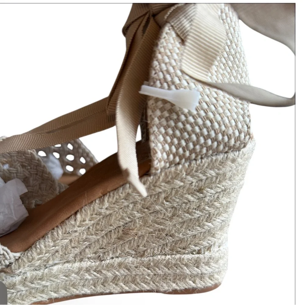 NWOT Bamboo Going On Your Way Beige Espadrille Wedges Size 8